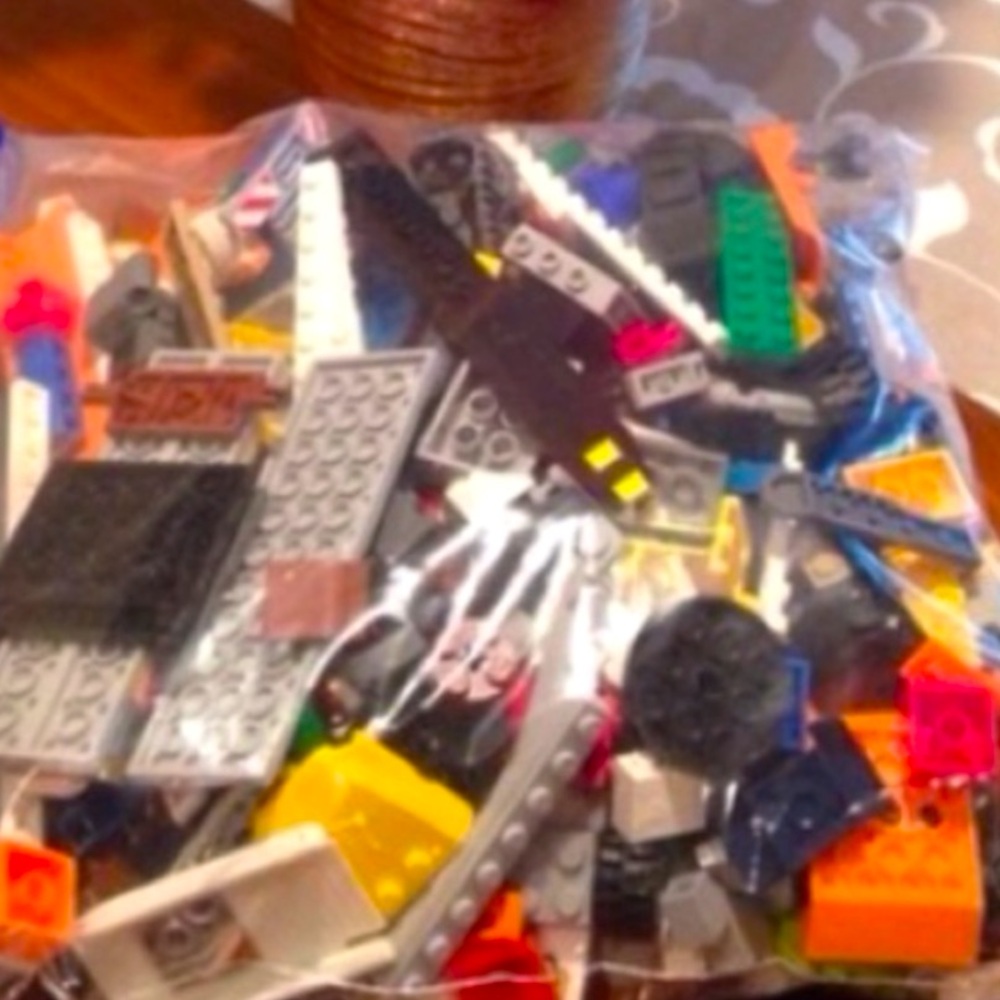 BULK :  4 bags of assorted LEGOS